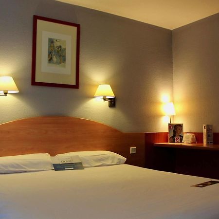 Kyriad Bourges Sud Екстериор снимка