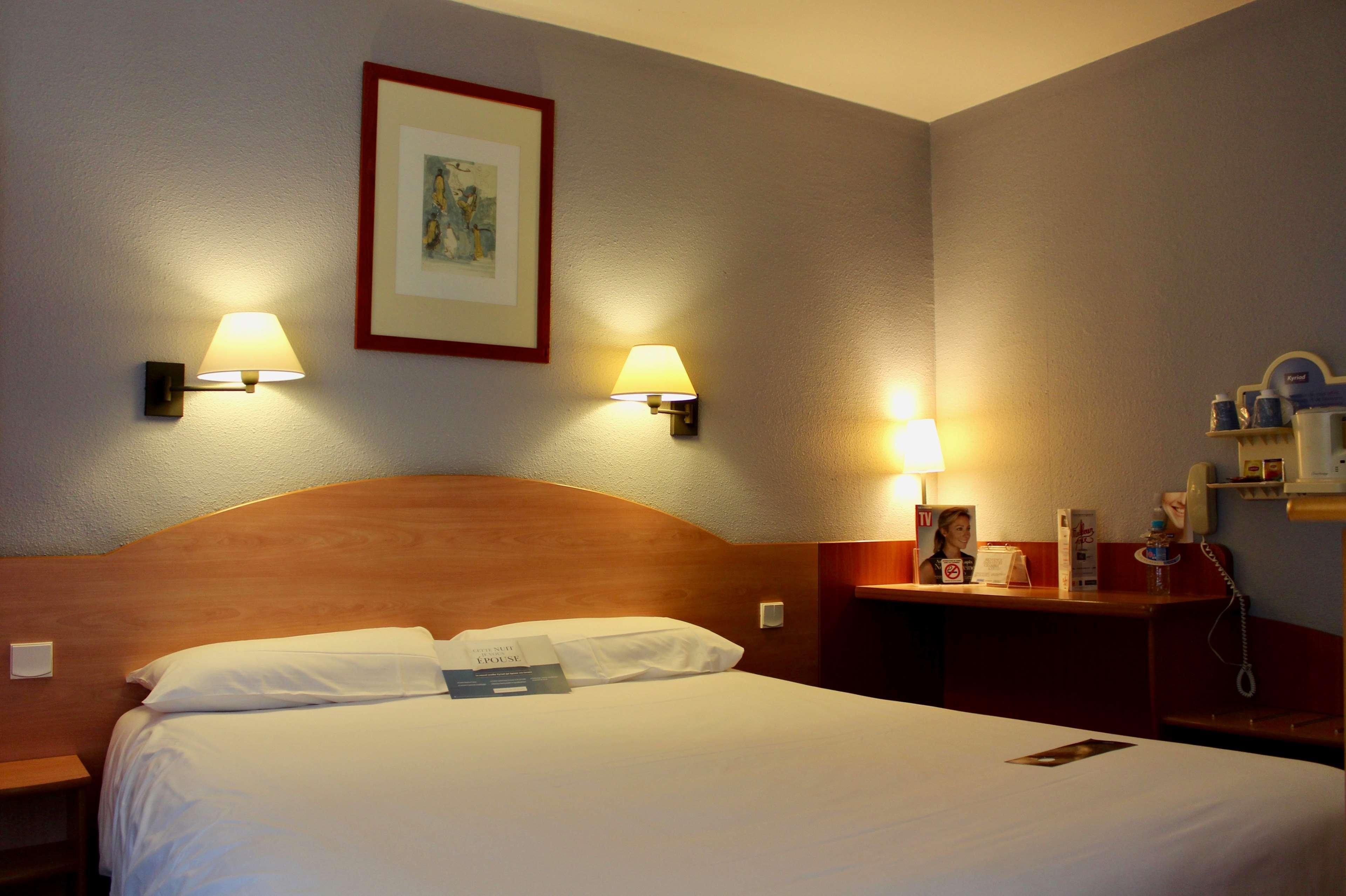 Kyriad Bourges Sud Екстериор снимка